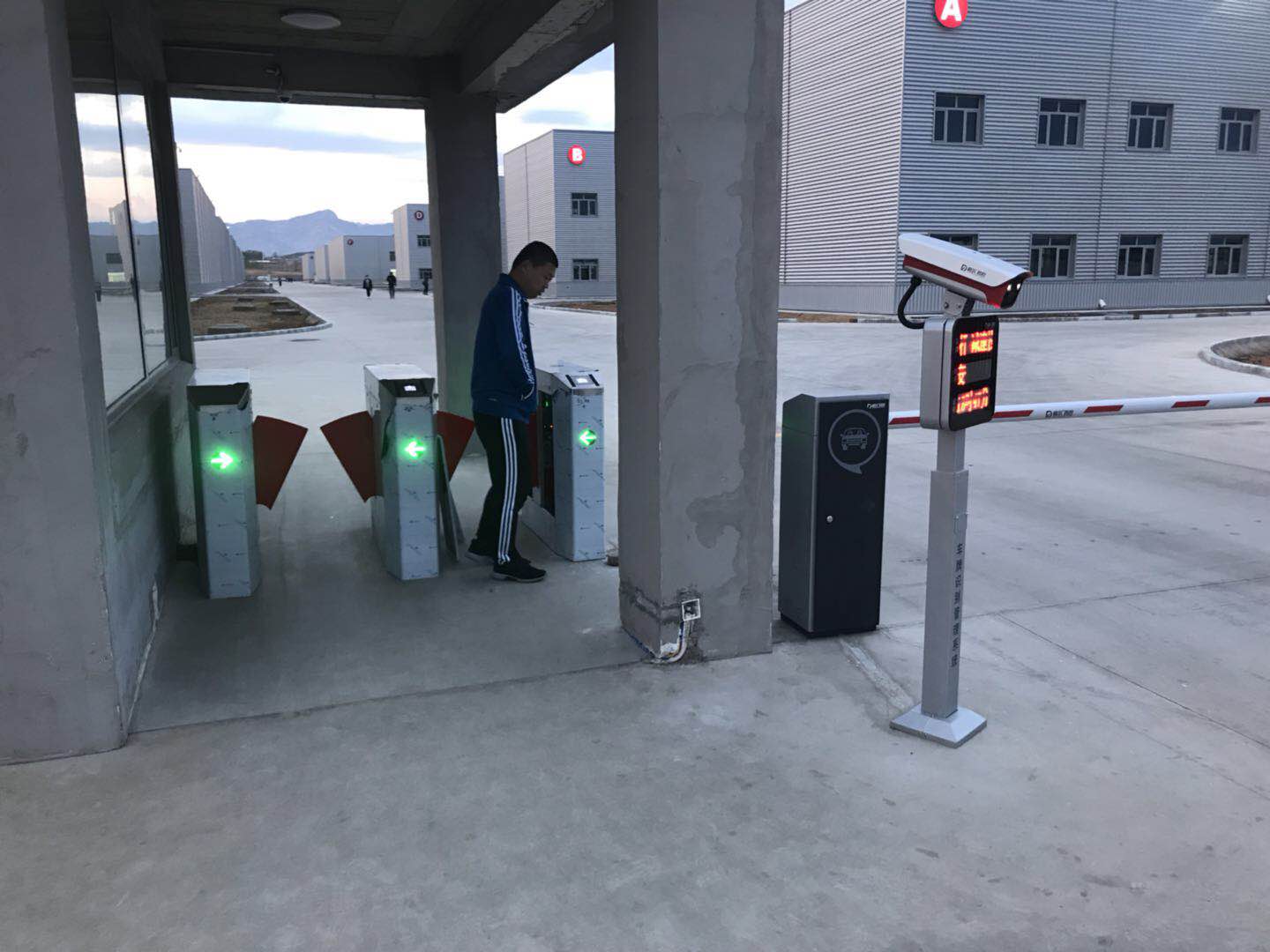秦島威卡威汽車零部件有限公司安裝訪客機(jī)